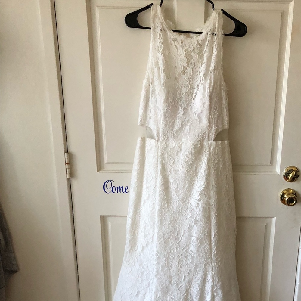 Never used, gorgeous wedding dress